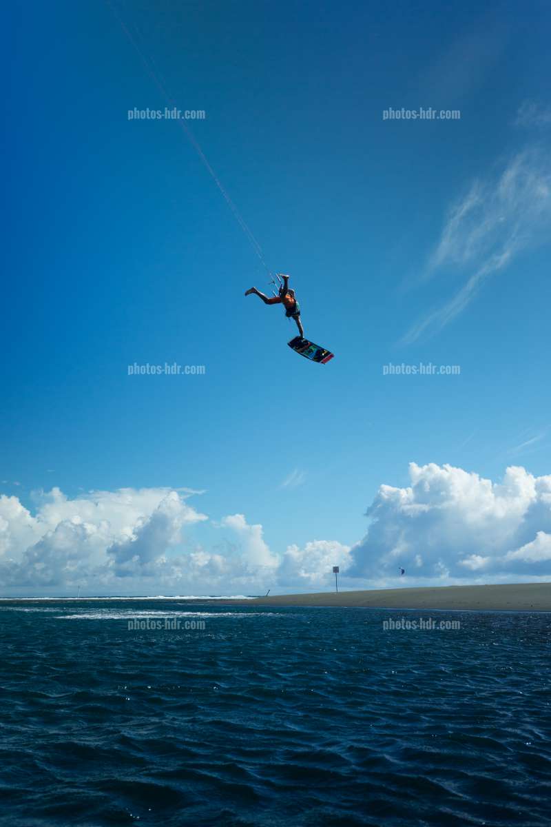 /Kite surfer d'Etang-SalÃ©