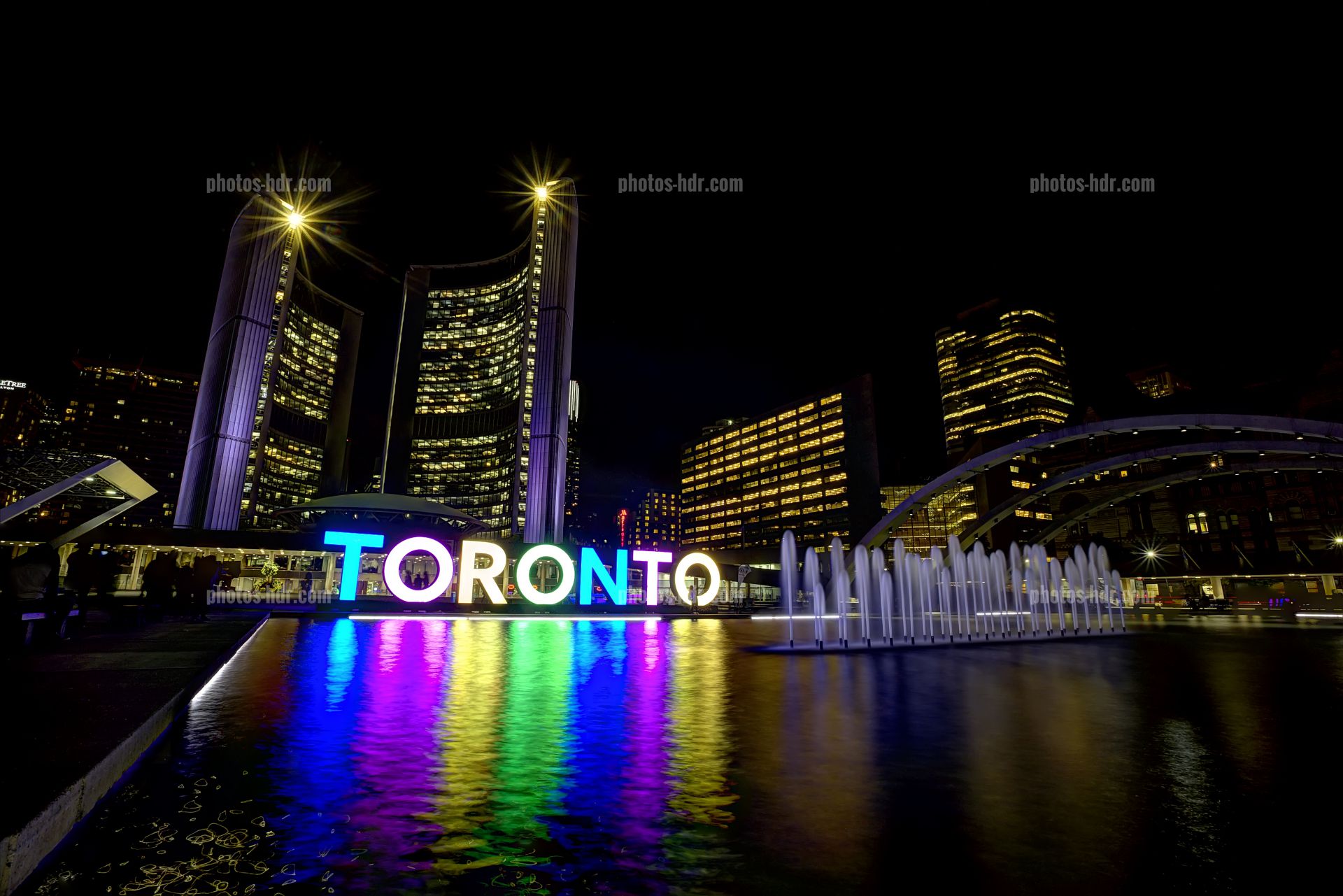 /Toronto by night