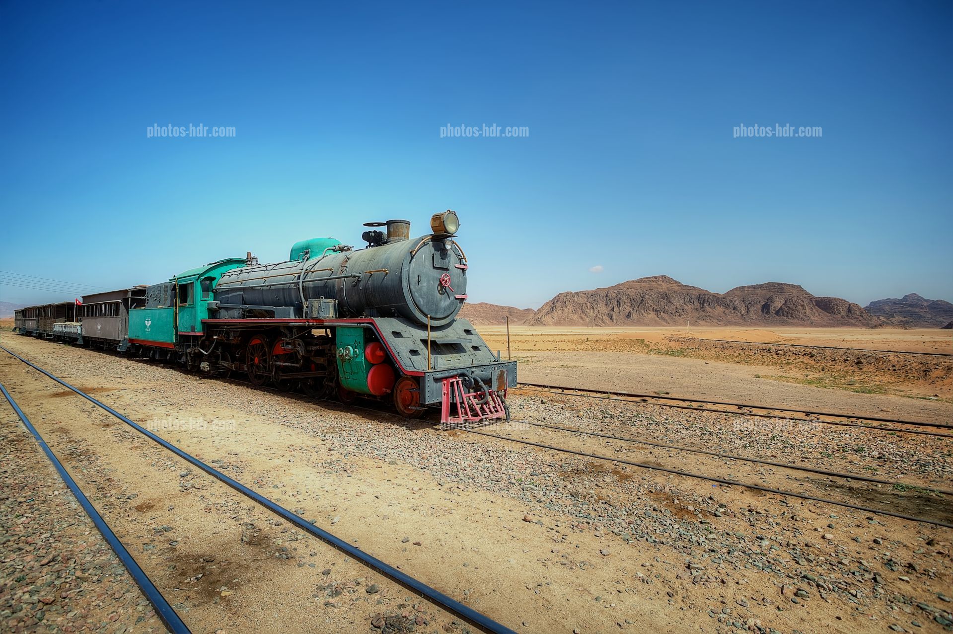 /Locomotive Ã  vapeur dans le desert Jordanien de Wadi Rum