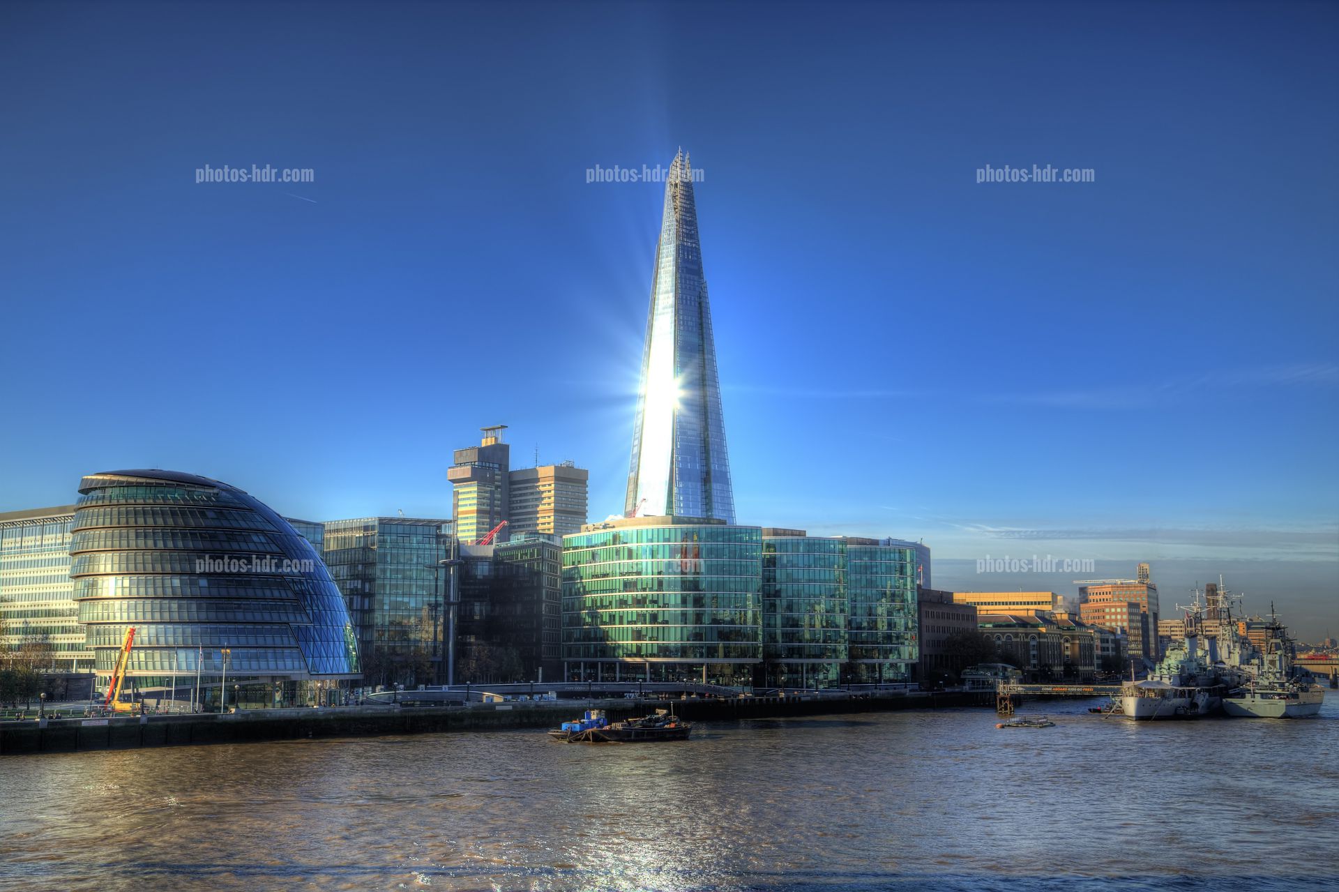 /London City hall and the Shard from the thames