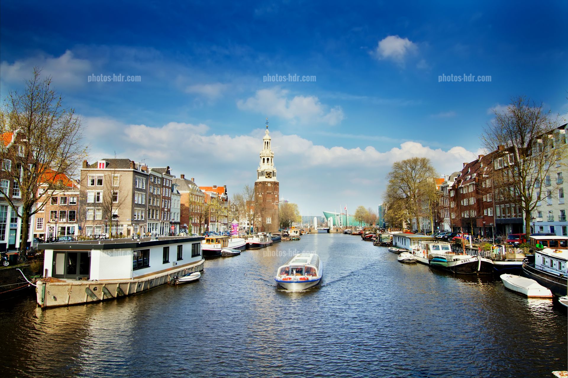/Montelbaanstoren vue depuis le pont St Anthoniesluis Ã  Amsterdam