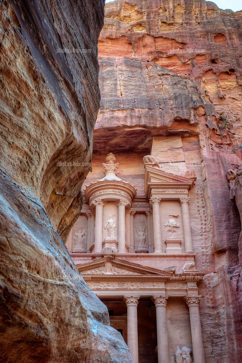 /Petra's treasury in Jordania