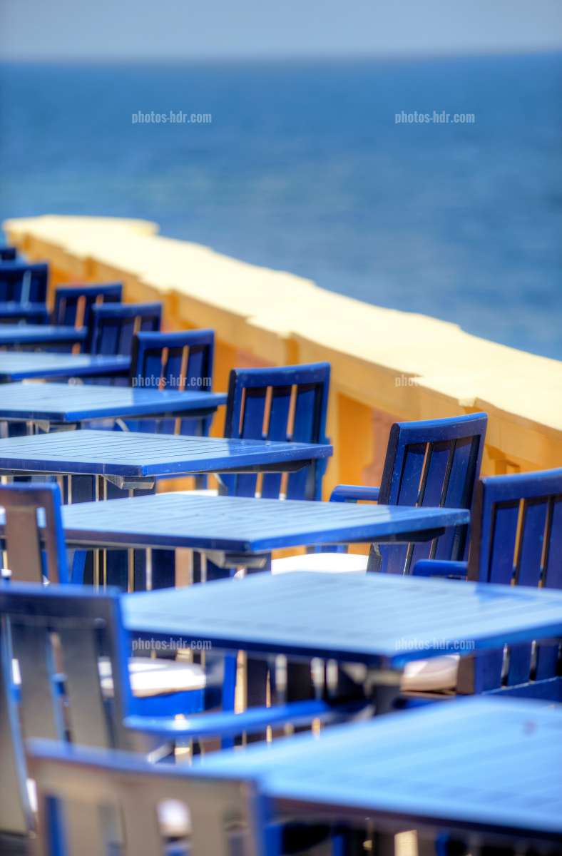 /Tables de la terrasse du restaurant du Royal Riviera